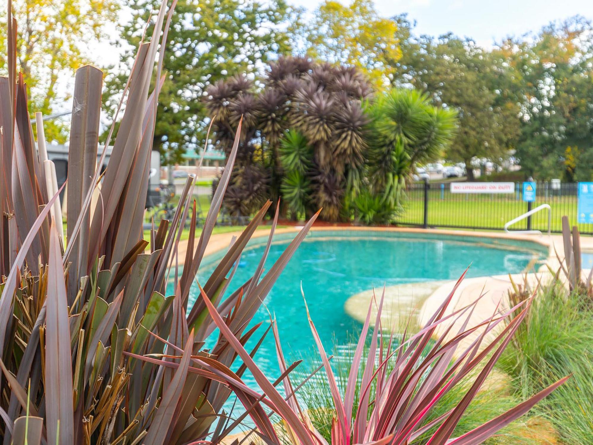 Nrma Bairnsdale Riverside Holiday Park Esterno foto