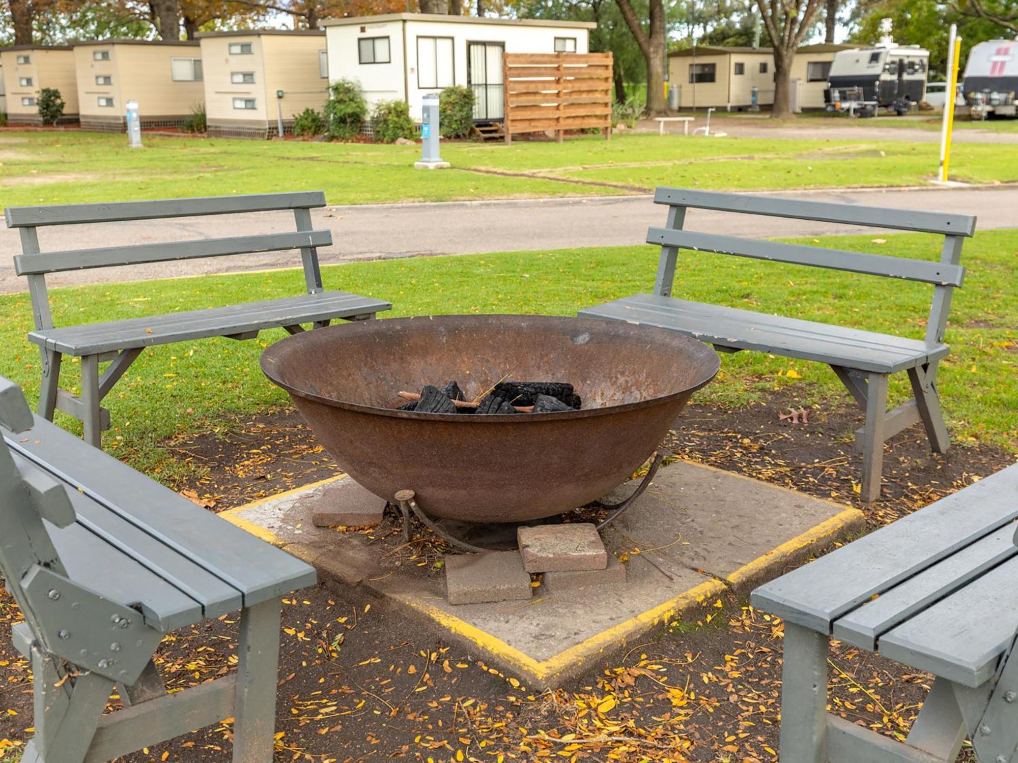 Nrma Bairnsdale Riverside Holiday Park Esterno foto