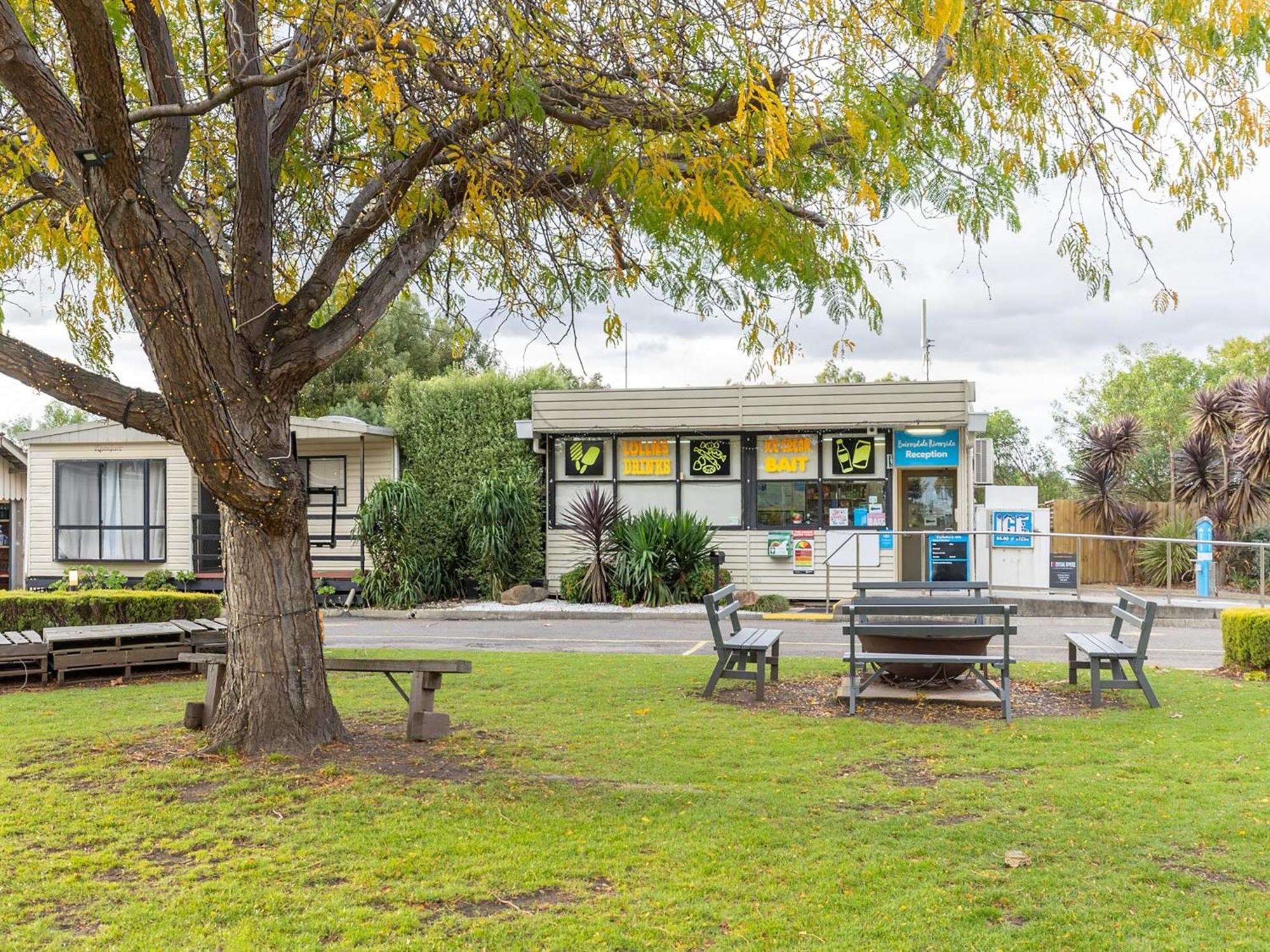 Nrma Bairnsdale Riverside Holiday Park Esterno foto