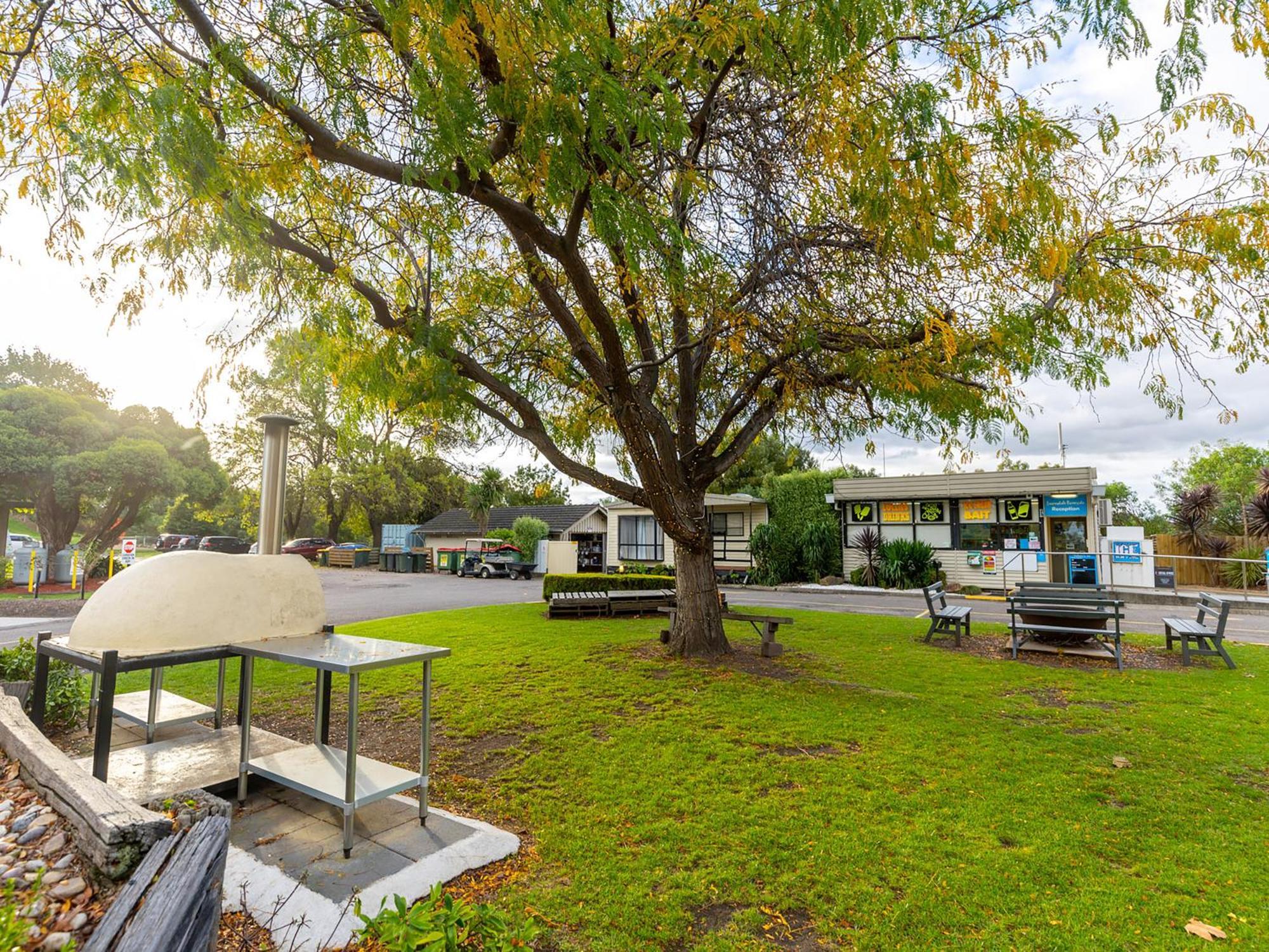 Nrma Bairnsdale Riverside Holiday Park Esterno foto